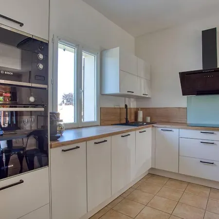 - 24 - D'euphe Avec Piscine Apartment *